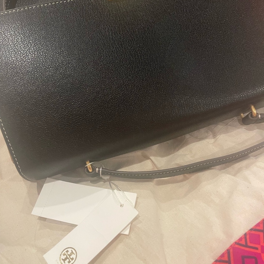 Tory Burch Black and Gold Shoulder Bag - Picture 2 of 3